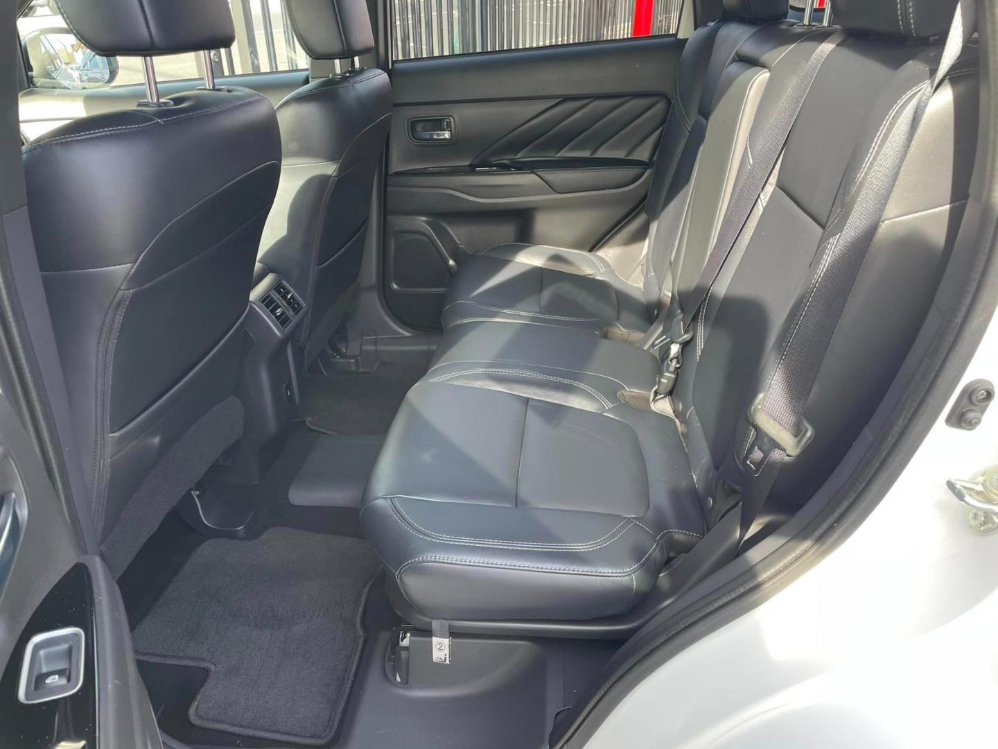 2020 WHITE /BLACK Mitsubishi Outlander PHEV (JA4J24A55LZ) , located at 744 E Miner Ave, Stockton, CA, 95202, (209) 944-5770, 37.956863, -121.282082 - Photo#11